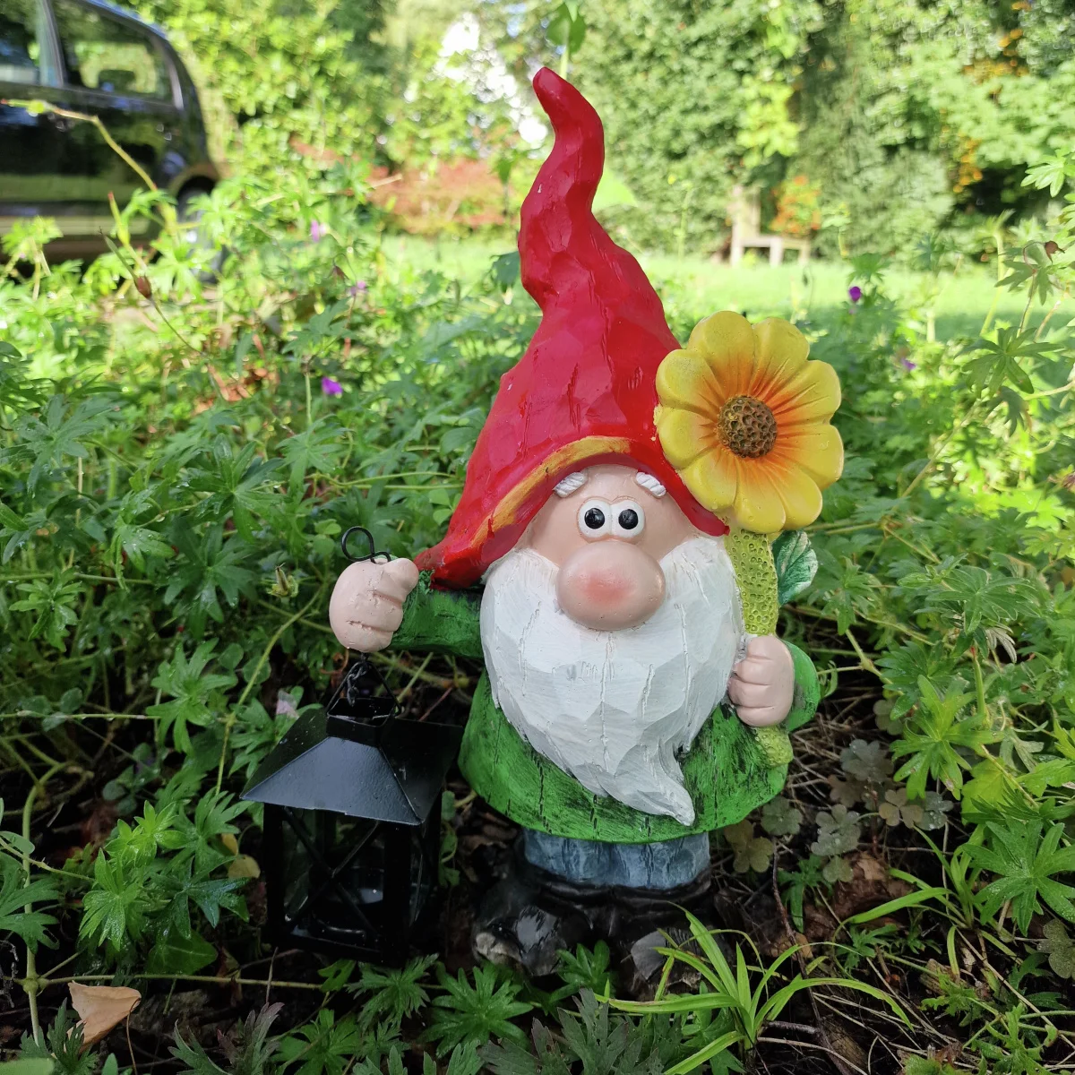 Zwerg mit Blume und Laterne, 37,5 cm Zwerg mit Blume und Laterne, 37,5 cm