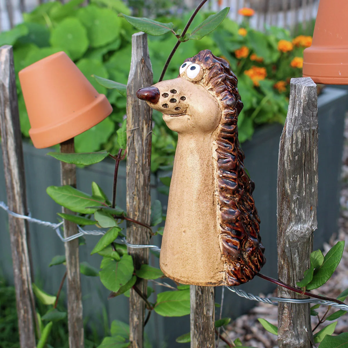 Steingut-Zaunhocker Igel, beige
